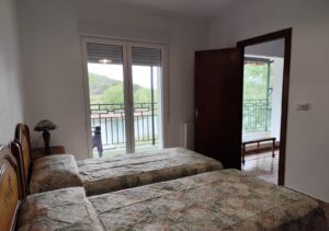 WhatsApp Image 2025 06 03 at 09.34.30 2 e1750764731407 300x211 - Casa de la Laguna