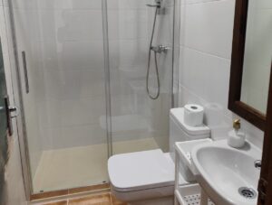 WhatsApp Image 2025 06 03 at 09.34.30 e1750761599878 300x227 - Casa de la Laguna